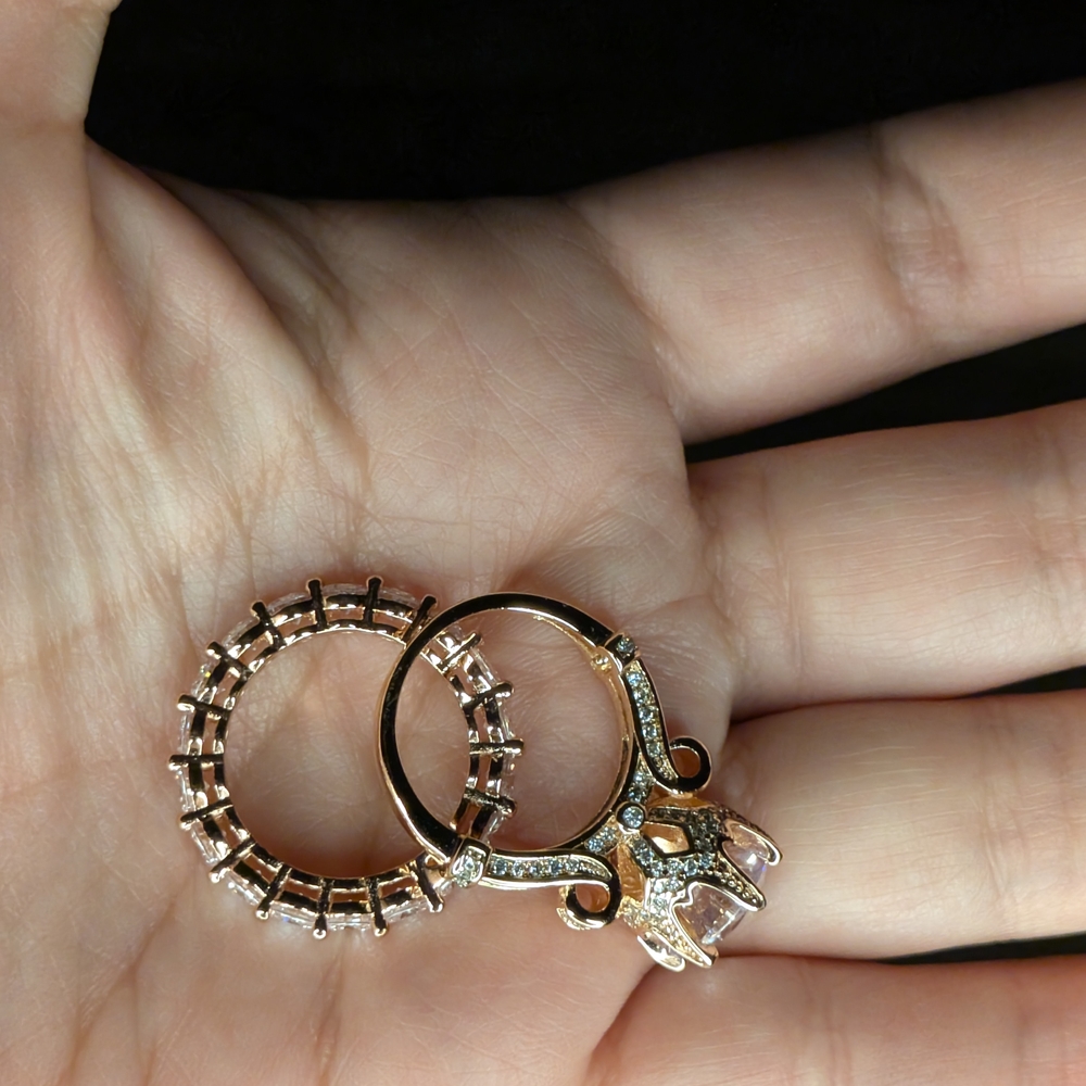 Elegant Gold and Silver Women's Ring Set - Picture 2 of 3